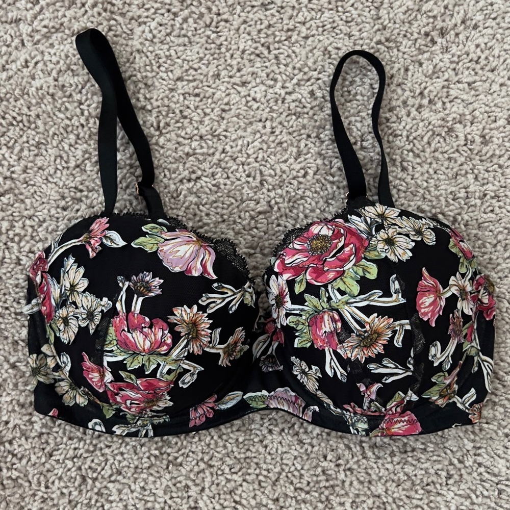 NWT VS bra 32DD